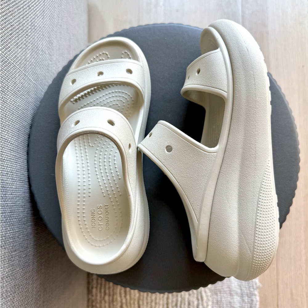 Women’s Crocs Crush Sandal, Bone color, size 6. Like new!